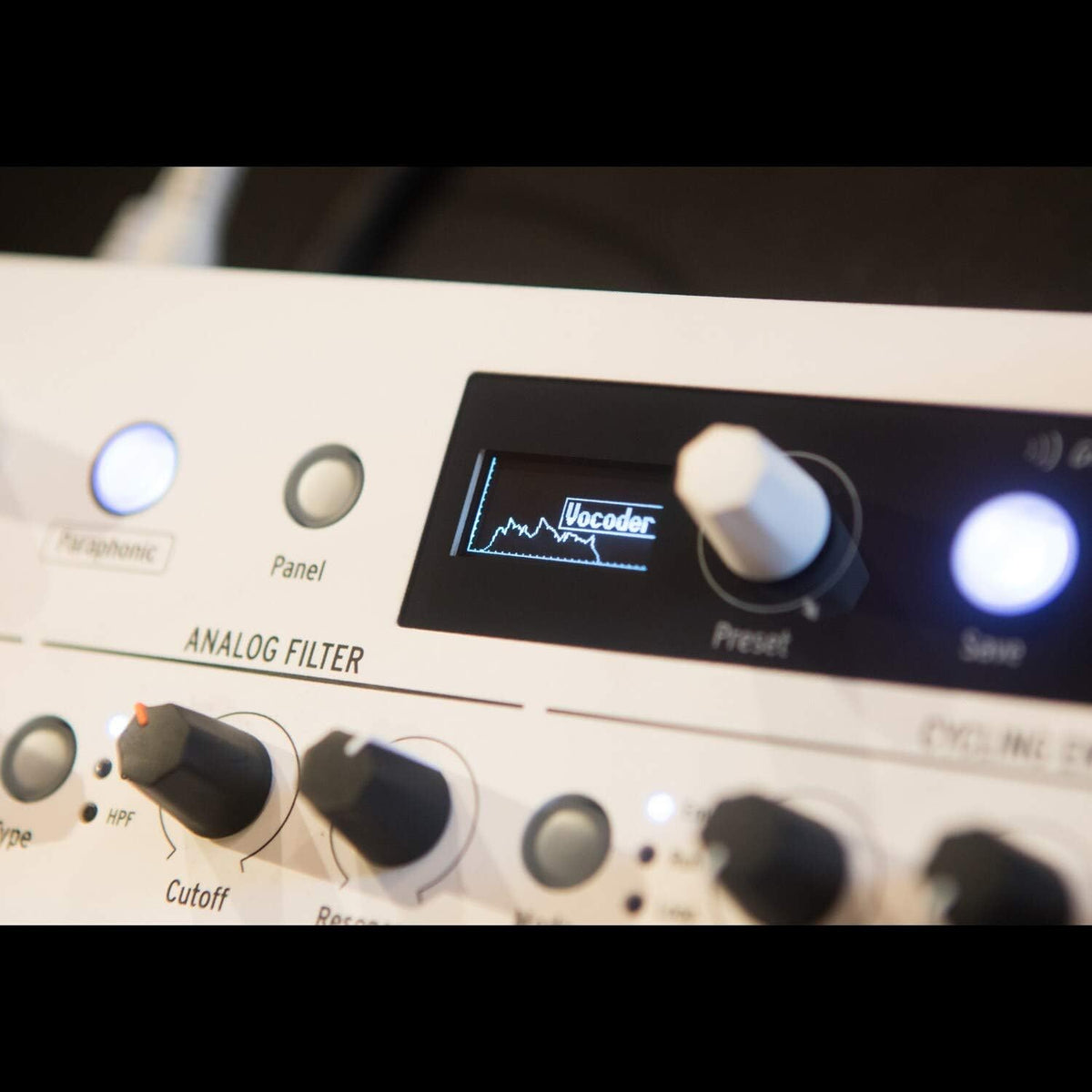 Hybrid Synthesizer D76445