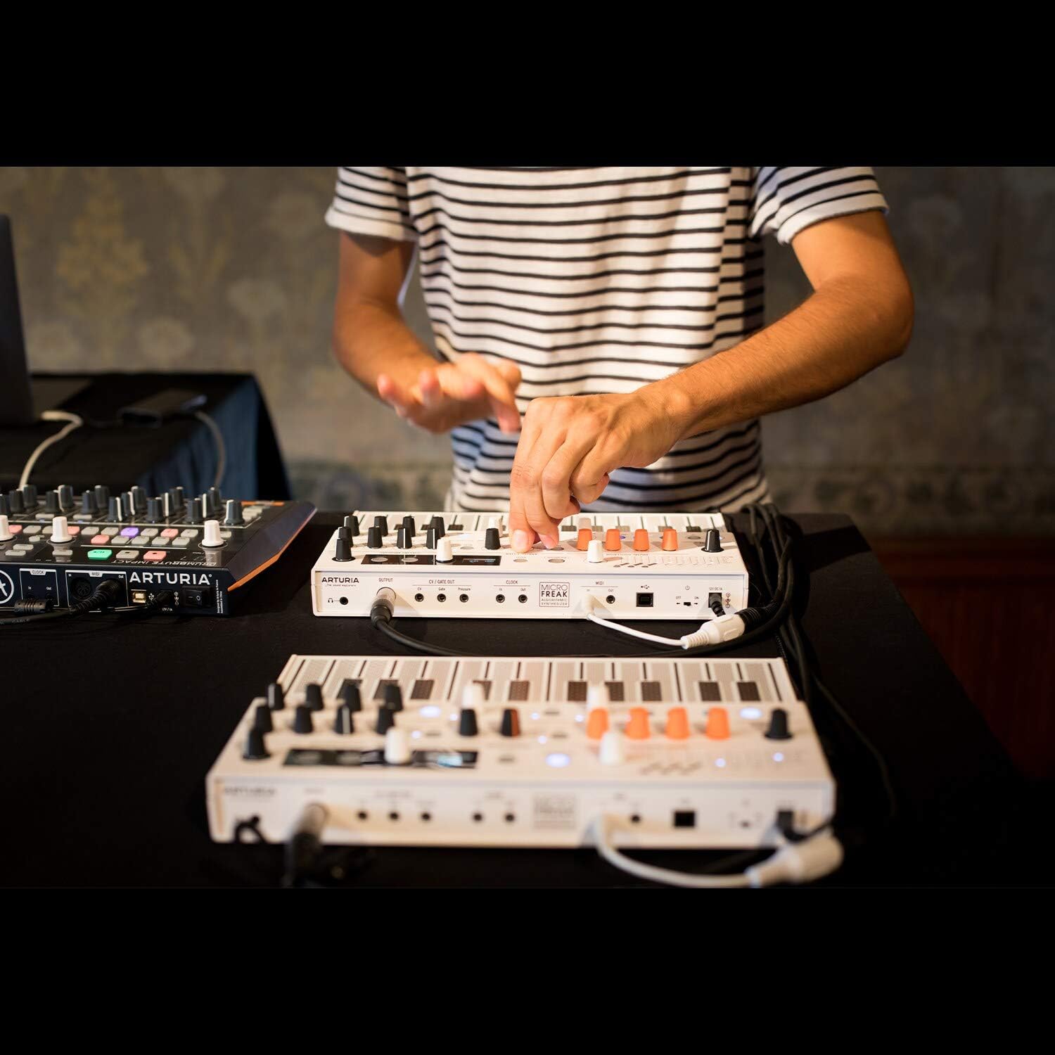 Hybrid Synthesizer D76445
