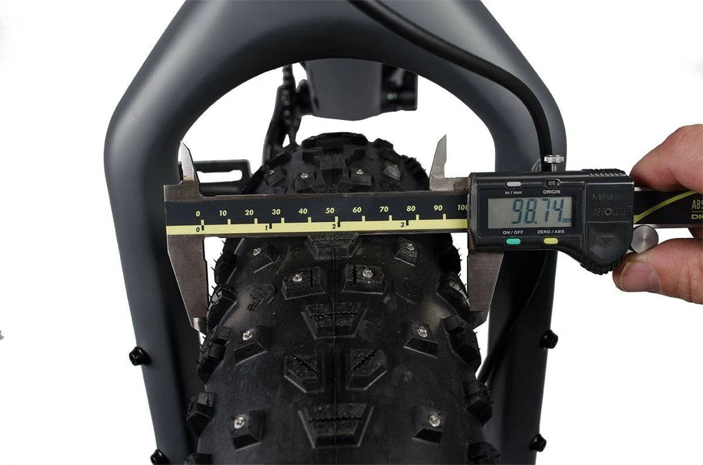 Light Studded Tire 26x4.0 M142