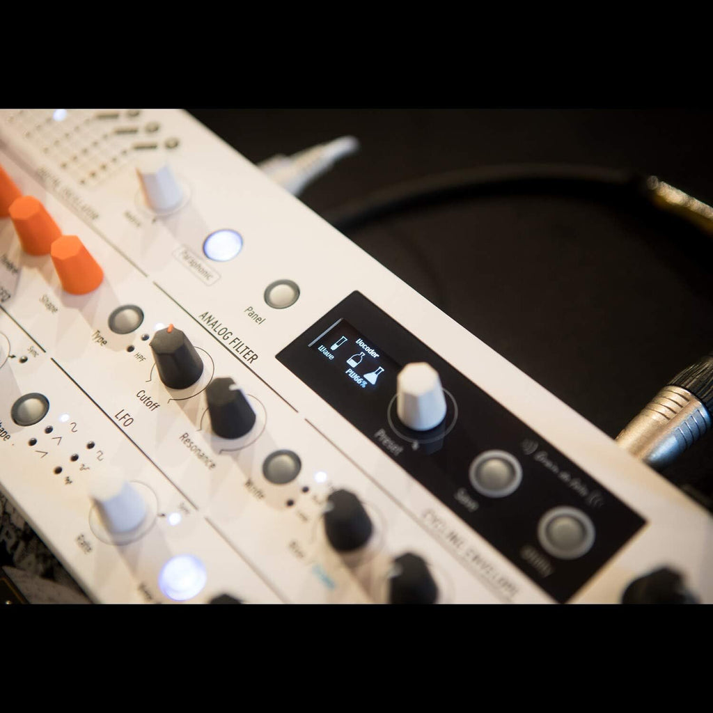 Hybrid Synthesizer D76445