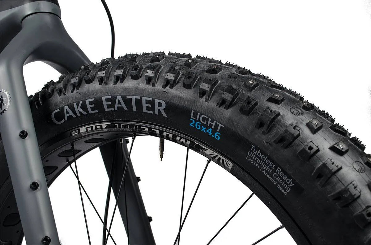 Light Studded Tire 26x4.0 M142
