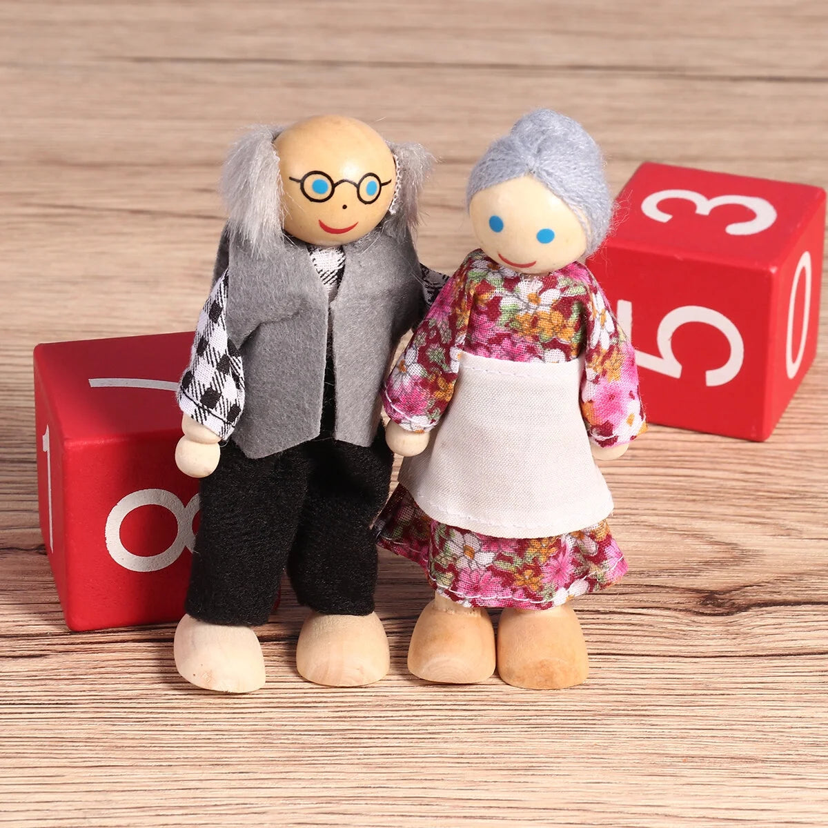 7 Pieces Wooden Dollhouse Family Set Mini People Figures D650