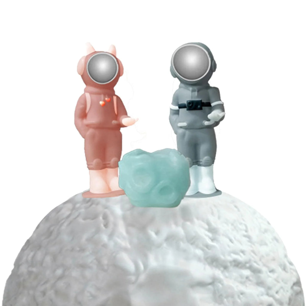 Astronaut Statue Essential Oil Diffuser Tabletop Humidifier F454