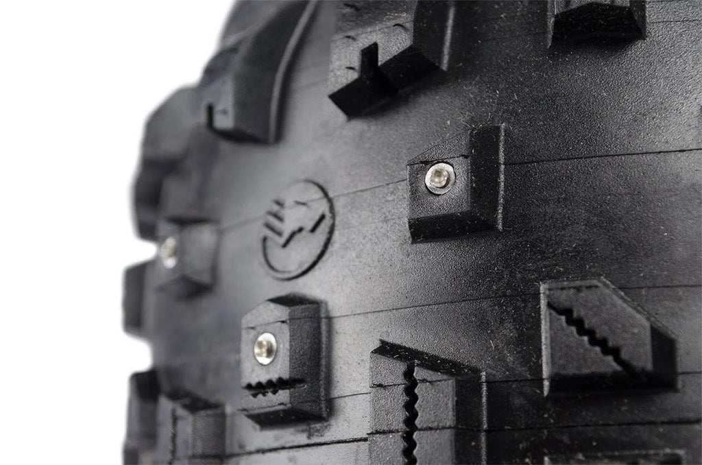 Light Studded Tire 26x4.0 M142