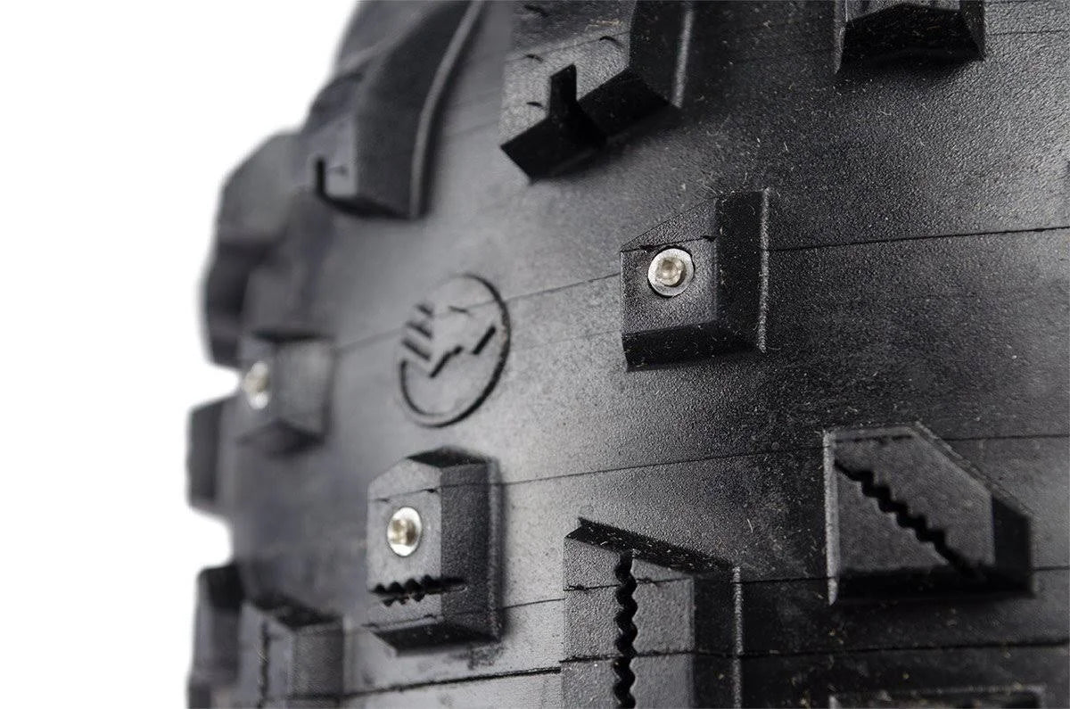 Light Studded Tire 26x4.0 M142